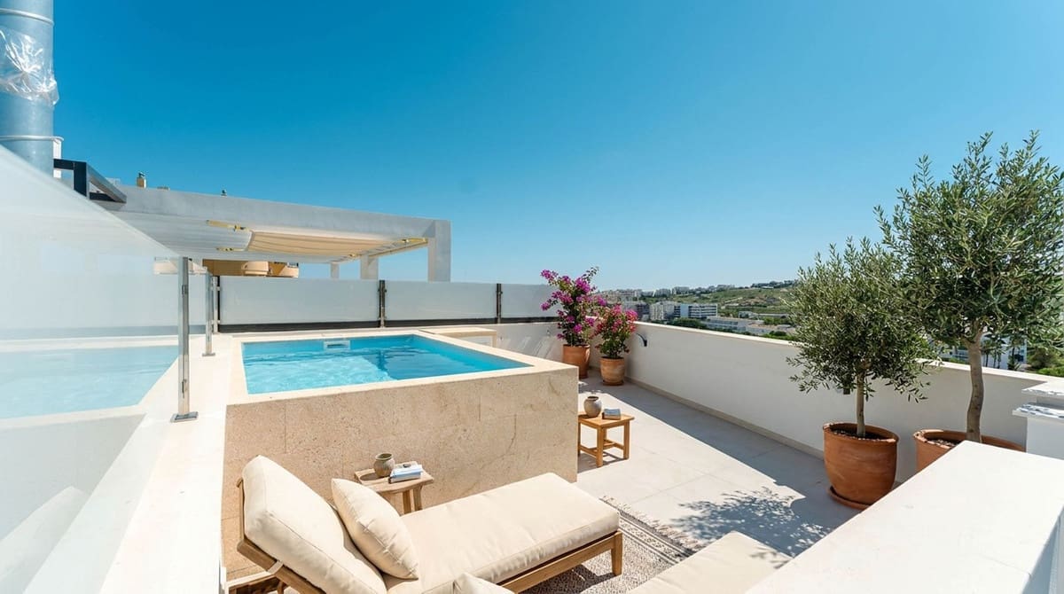 2 Zimmer Apartment zu verkaufen in Estepona mit Pool Garage - 495.000 € (Ref: 9804887)