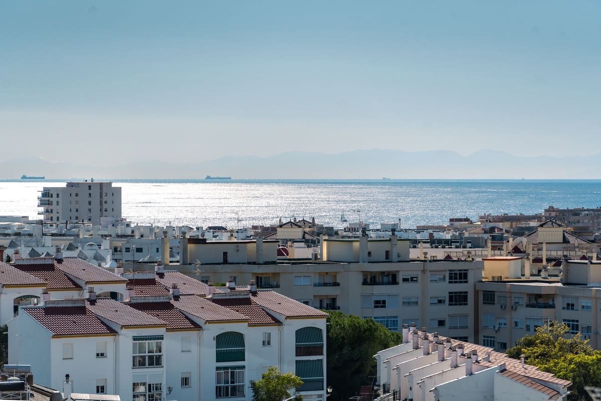 2 Zimmer Apartment zu verkaufen in Estepona mit Pool Garage - 495.000 € (Ref: 9804887)