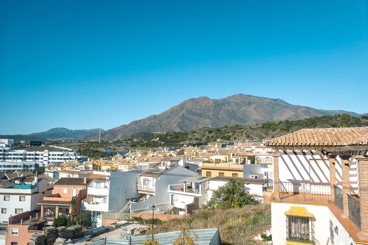 2 Zimmer Apartment zu verkaufen in Estepona mit Pool Garage - 495.000 € (Ref: 9804887)