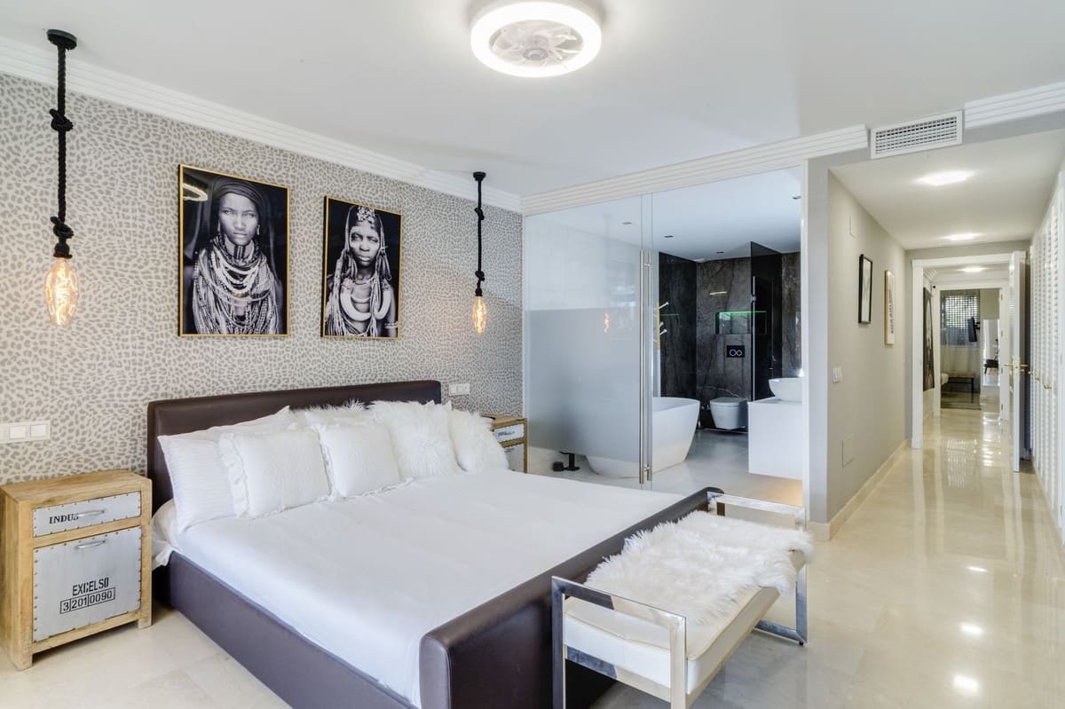2 bedroom Apartment for holiday rental in Nueva Andalucia with pool garage - € 2,000 (Ref: 9810949)