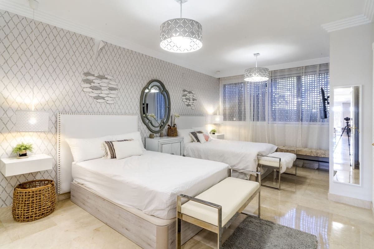 2 bedroom Apartment for holiday rental in Nueva Andalucia with pool garage - € 2,000 (Ref: 9810949)