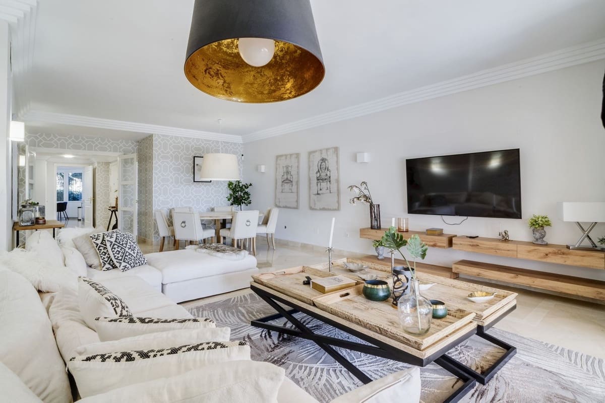 2 bedroom Apartment for holiday rental in Nueva Andalucia with pool garage - € 2,000 (Ref: 9810949)