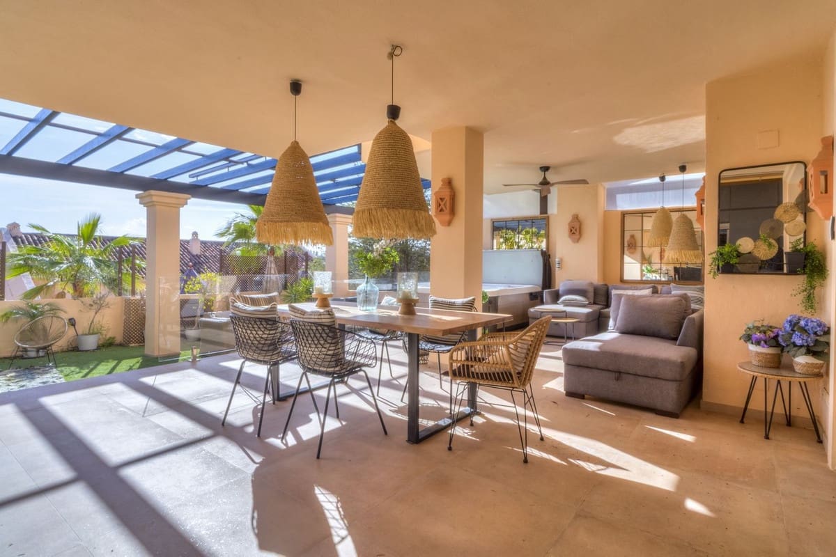 2 bedroom Apartment for holiday rental in Nueva Andalucia with pool garage - € 2,000 (Ref: 9810949)