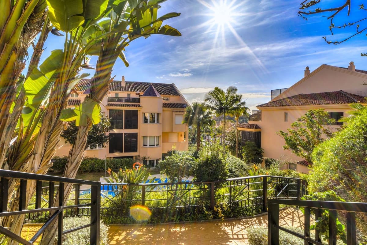 2 bedroom Apartment for holiday rental in Nueva Andalucia with pool garage - € 2,000 (Ref: 9810949)