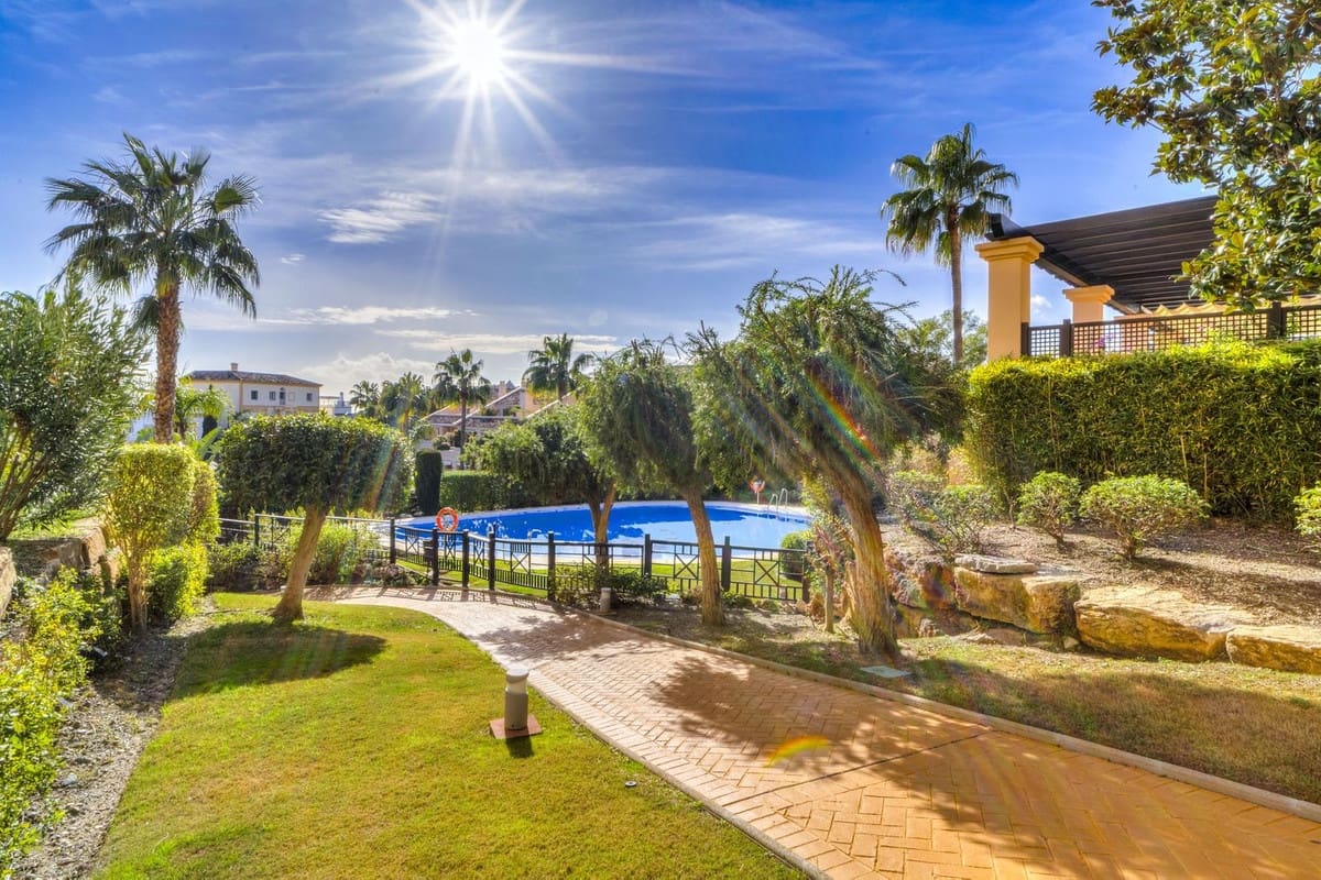 2 bedroom Apartment for holiday rental in Nueva Andalucia with pool garage - € 2,000 (Ref: 9810949)