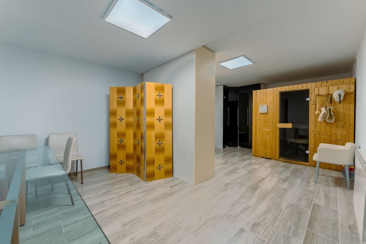 Chalet de 5 habitaciones en Guadalmina en venta con piscina garaje - 1.449.000 € (Ref: 9825832)