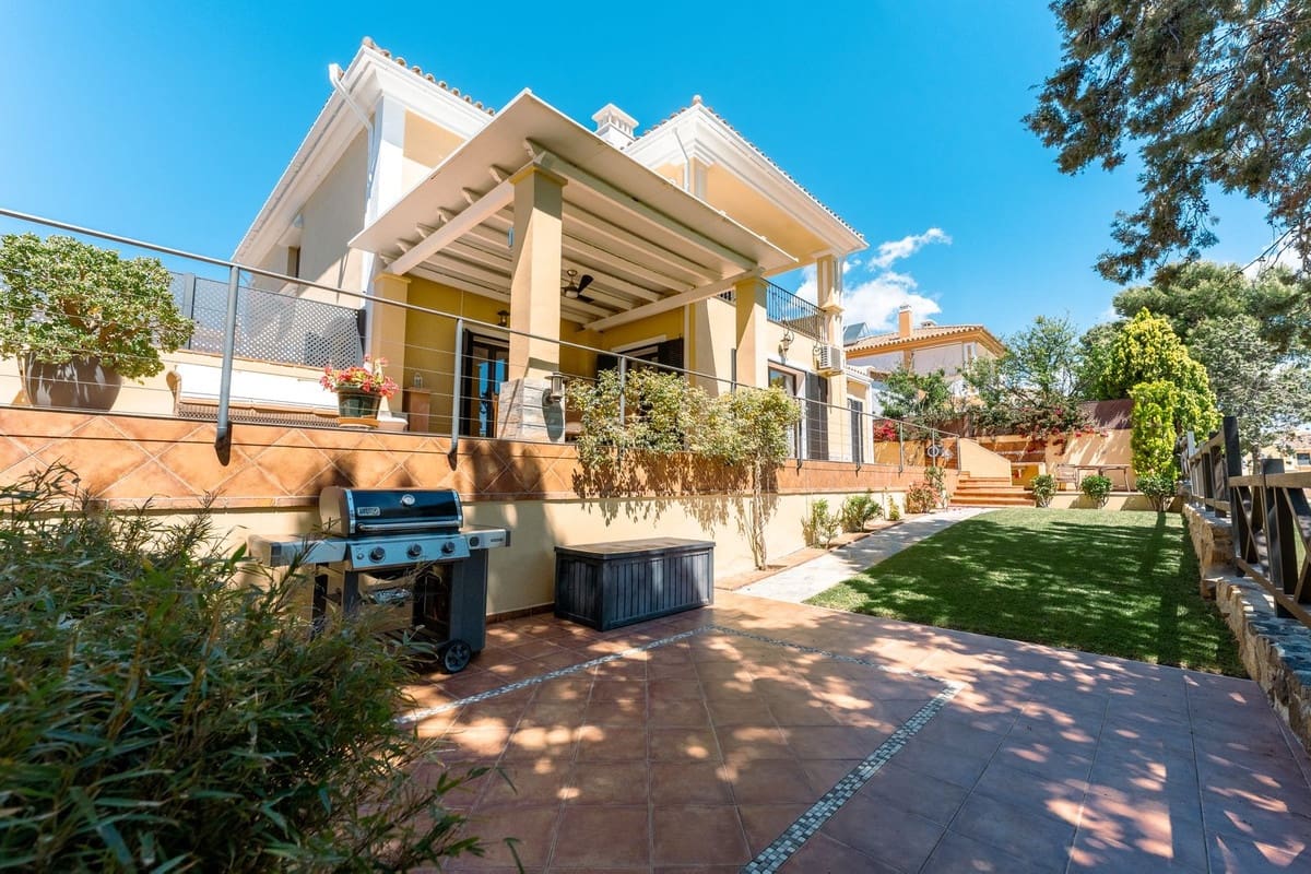 Chalet de 5 habitaciones en Guadalmina en venta con piscina garaje - 1.449.000 € (Ref: 9825832)