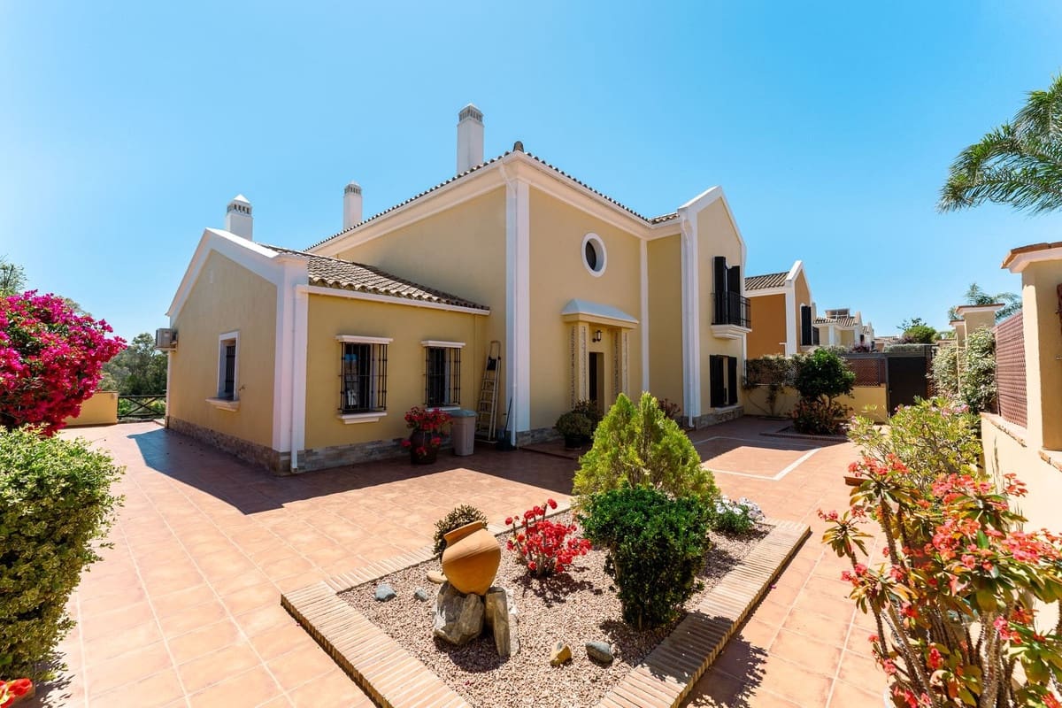 Chalet de 5 habitaciones en Guadalmina en venta con piscina garaje - 1.449.000 € (Ref: 9825832)