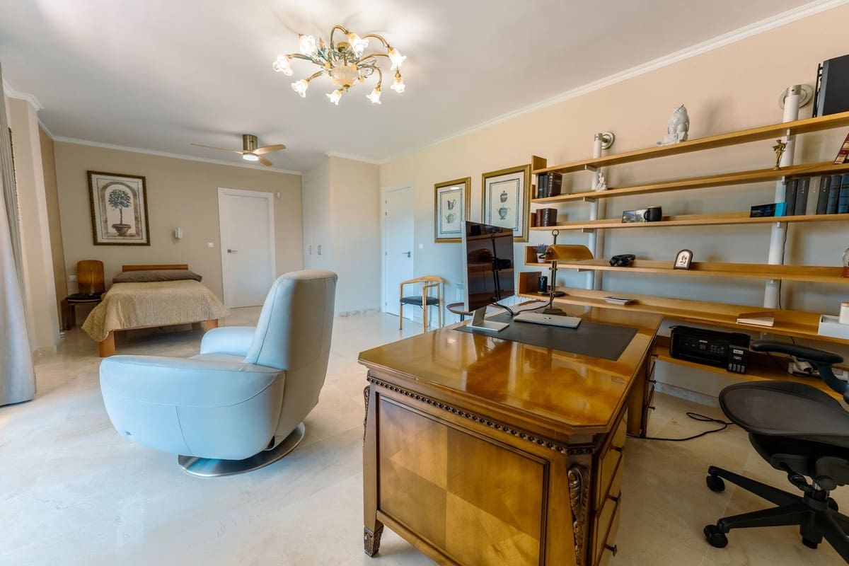 Chalet de 5 habitaciones en Guadalmina en venta con piscina garaje - 1.449.000 € (Ref: 9825832)