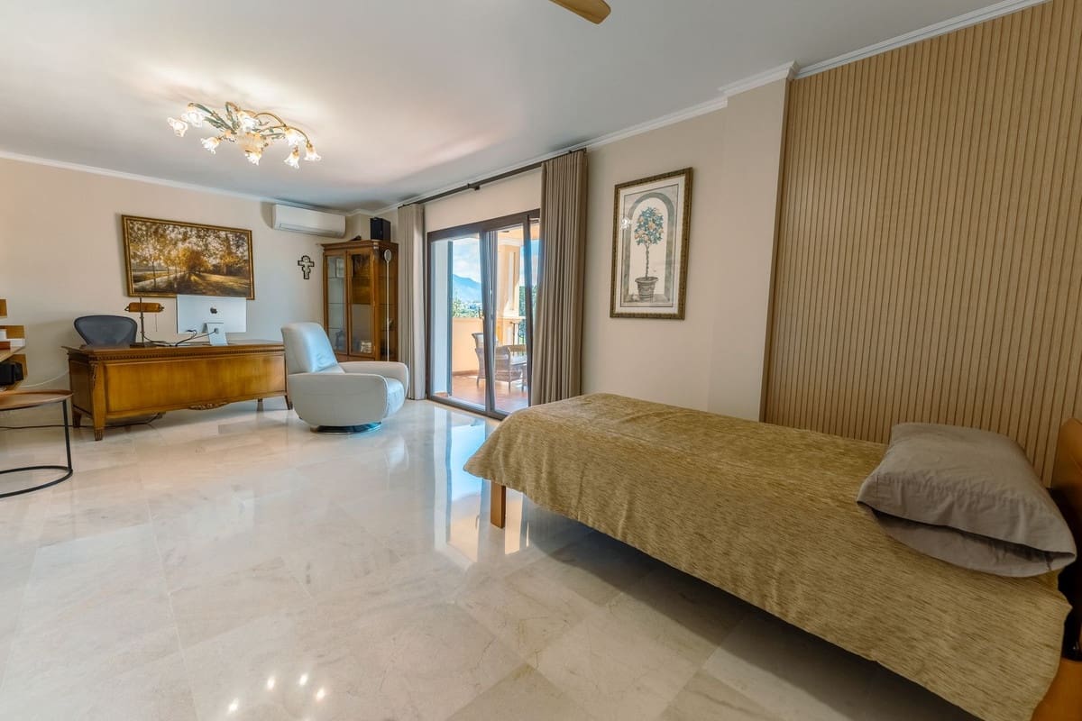 Chalet de 5 habitaciones en Guadalmina en venta con piscina garaje - 1.449.000 € (Ref: 9825832)