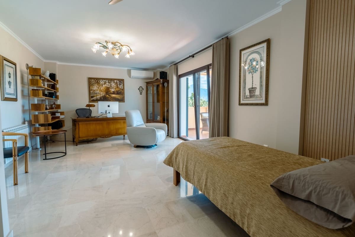 Chalet de 5 habitaciones en Guadalmina en venta con piscina garaje - 1.449.000 € (Ref: 9825832)
