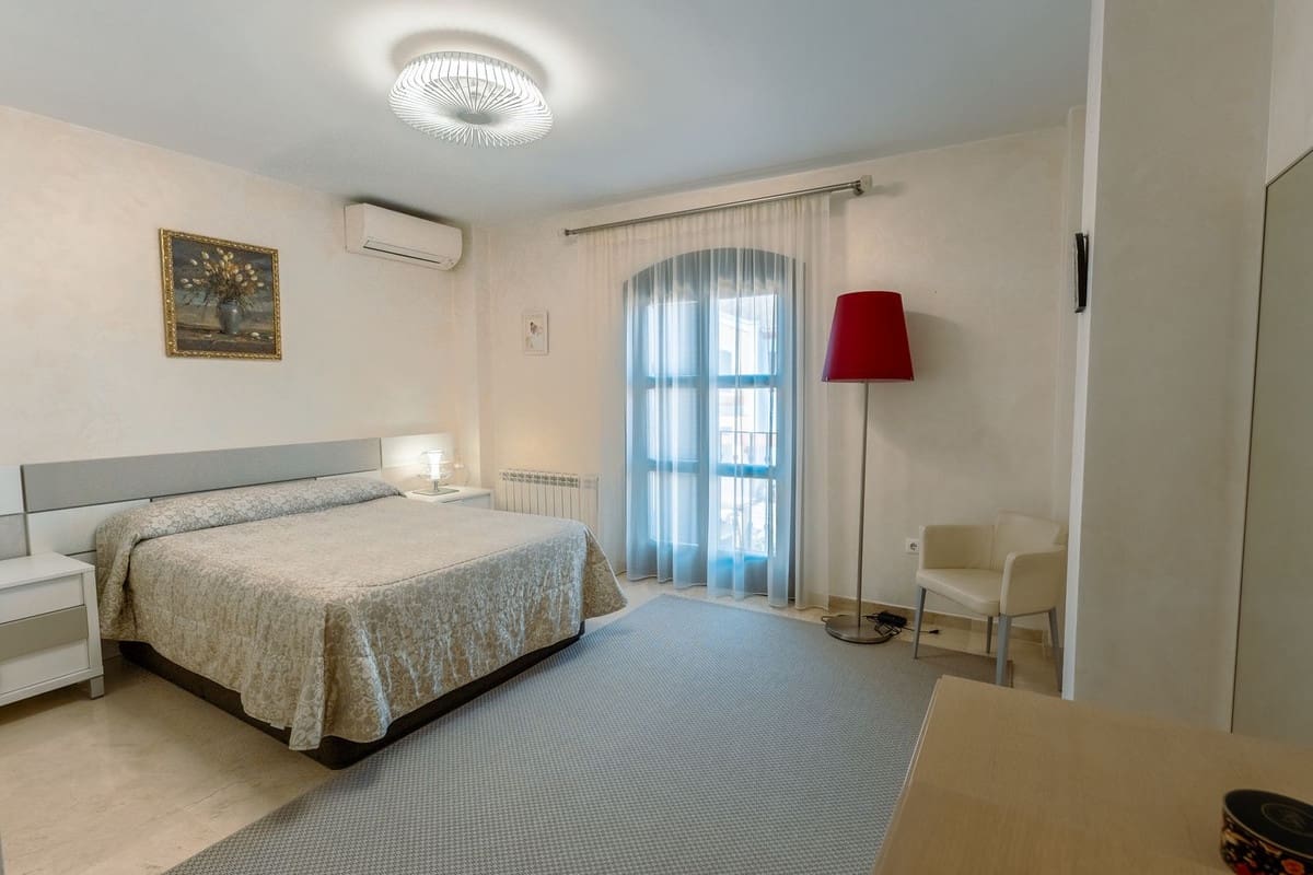 Chalet de 5 habitaciones en Guadalmina en venta con piscina garaje - 1.449.000 € (Ref: 9825832)