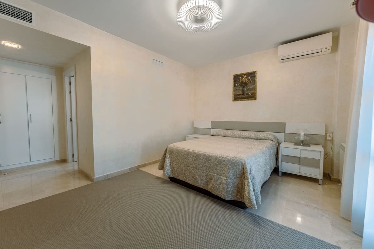 Chalet de 5 habitaciones en Guadalmina en venta con piscina garaje - 1.449.000 € (Ref: 9825832)