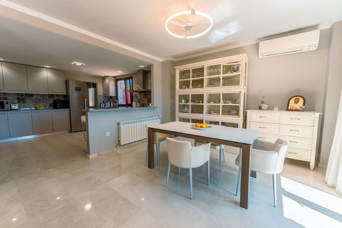 Chalet de 5 habitaciones en Guadalmina en venta con piscina garaje - 1.449.000 € (Ref: 9825832)