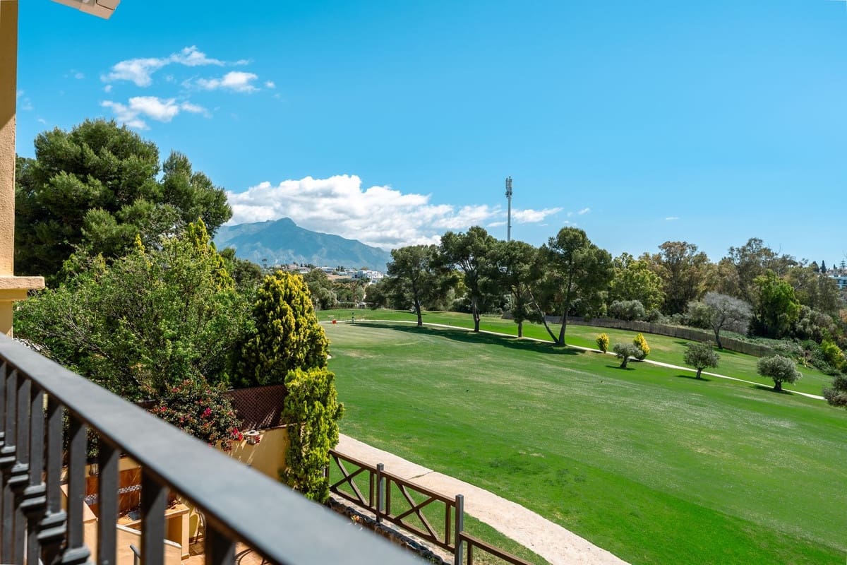 Chalet de 5 habitaciones en Guadalmina en venta con piscina garaje - 1.449.000 € (Ref: 9825832)