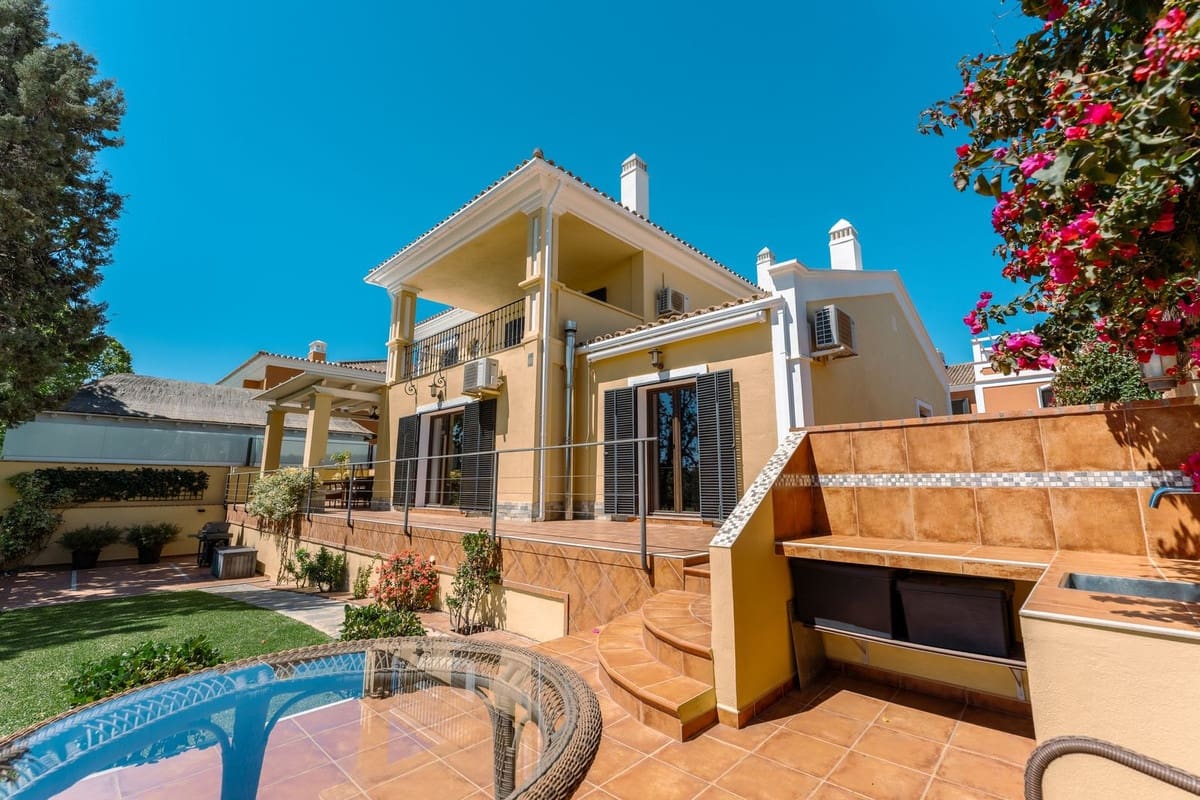 Chalet de 5 habitaciones en Guadalmina en venta con piscina garaje - 1.449.000 € (Ref: 9825832)