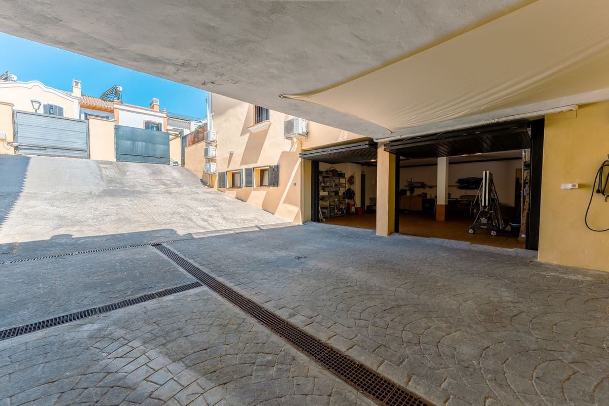 Chalet de 5 habitaciones en Guadalmina en venta con piscina garaje - 1.449.000 € (Ref: 9825832)