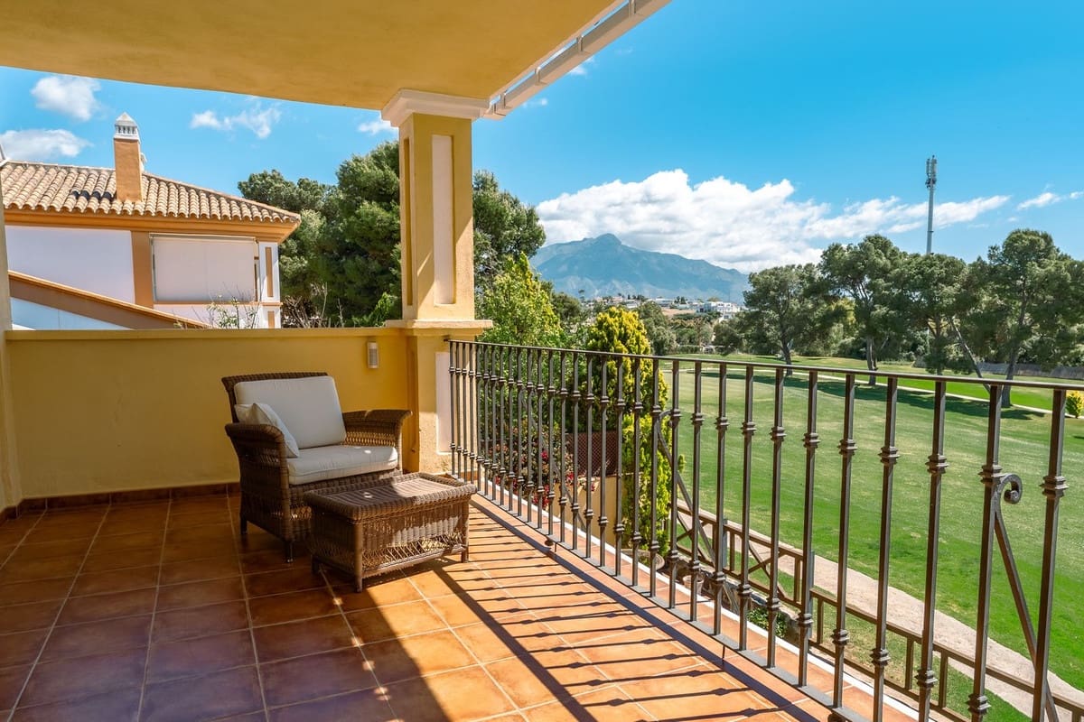 Chalet de 5 habitaciones en Guadalmina en venta con piscina garaje - 1.449.000 € (Ref: 9825832)