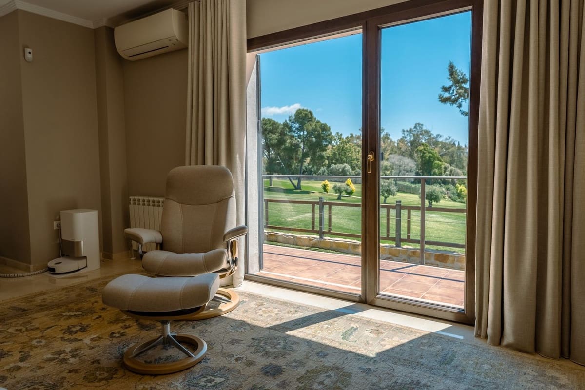 Chalet de 5 habitaciones en Guadalmina en venta con piscina garaje - 1.449.000 € (Ref: 9825832)