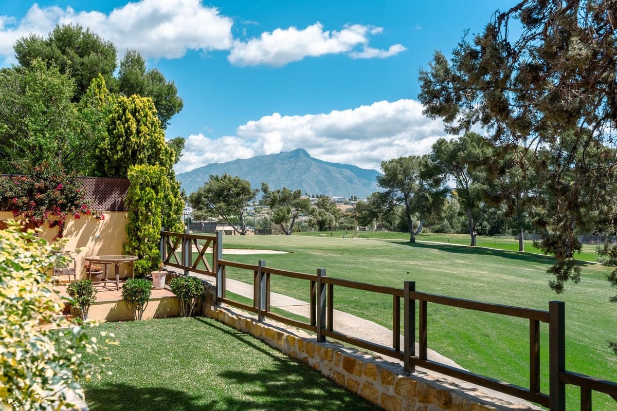 Chalet de 5 habitaciones en Guadalmina en venta con piscina garaje - 1.449.000 € (Ref: 9825832)