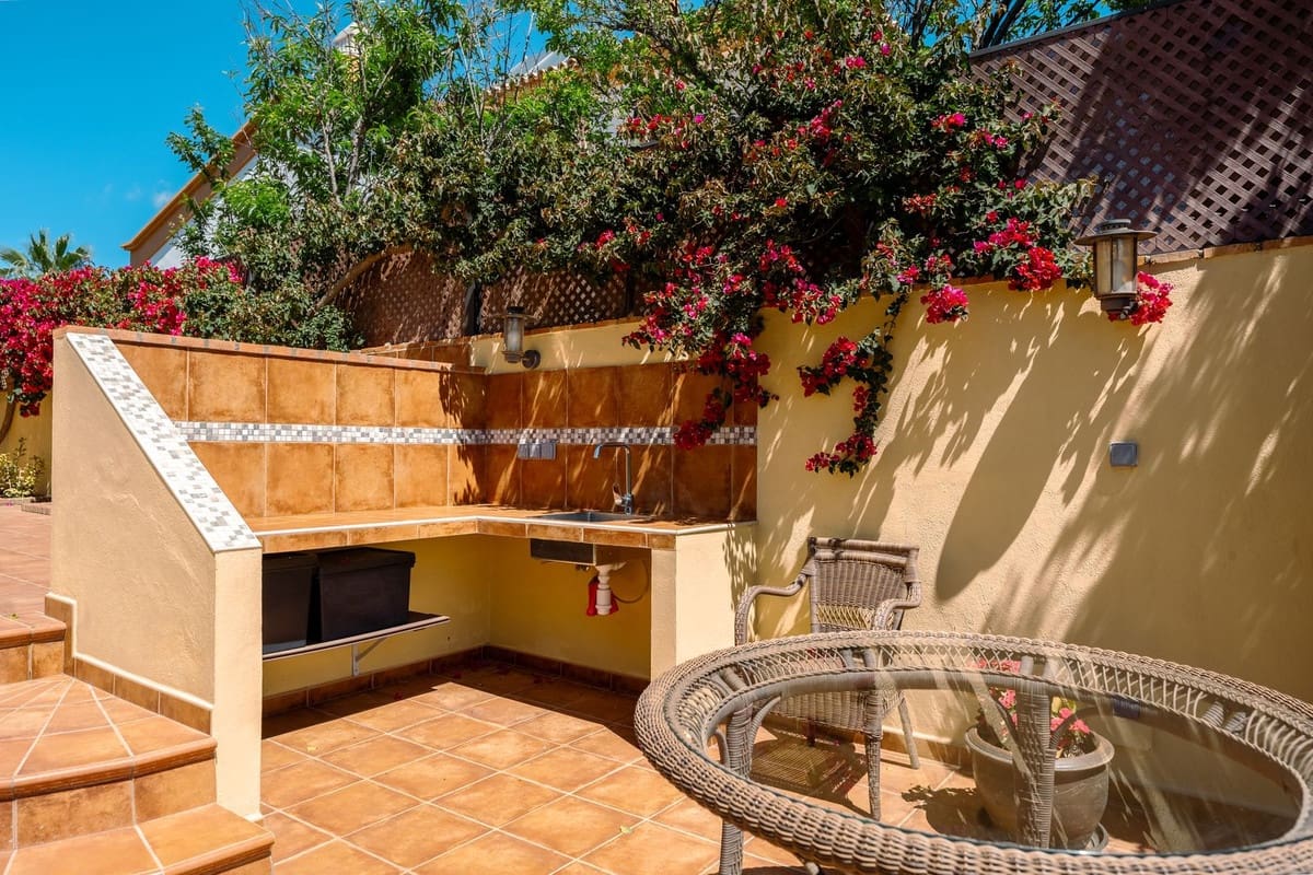 Chalet de 5 habitaciones en Guadalmina en venta con piscina garaje - 1.449.000 € (Ref: 9825832)