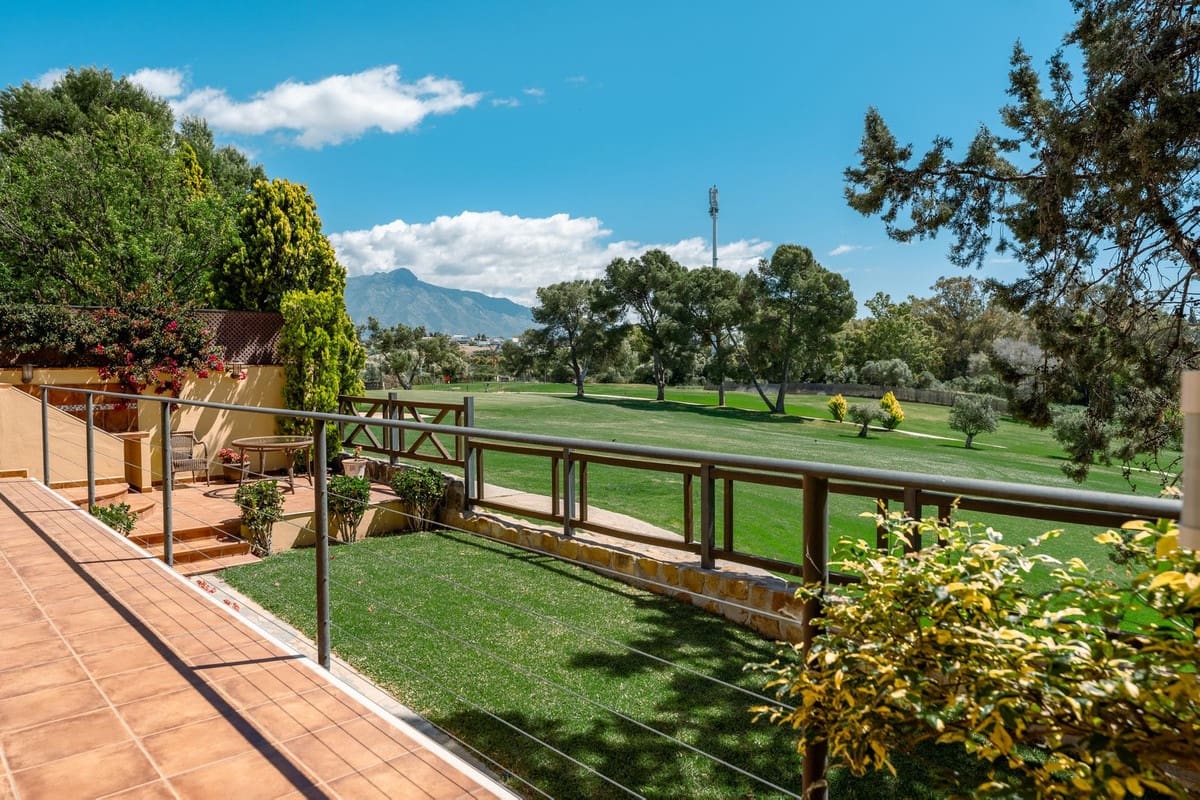 Chalet de 5 habitaciones en Guadalmina en venta con piscina garaje - 1.449.000 € (Ref: 9825832)