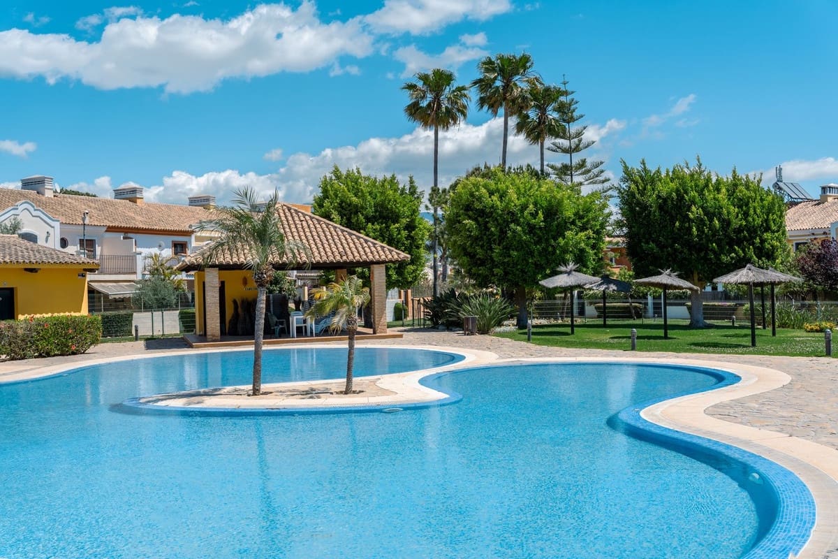 Chalet de 5 habitaciones en Guadalmina en venta con piscina garaje - 1.449.000 € (Ref: 9825832)