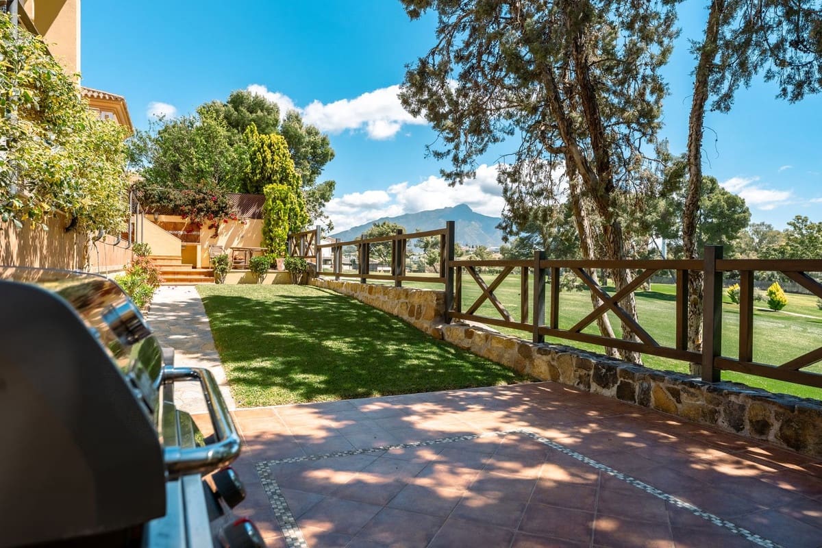 Chalet de 5 habitaciones en Guadalmina en venta con piscina garaje - 1.449.000 € (Ref: 9825832)