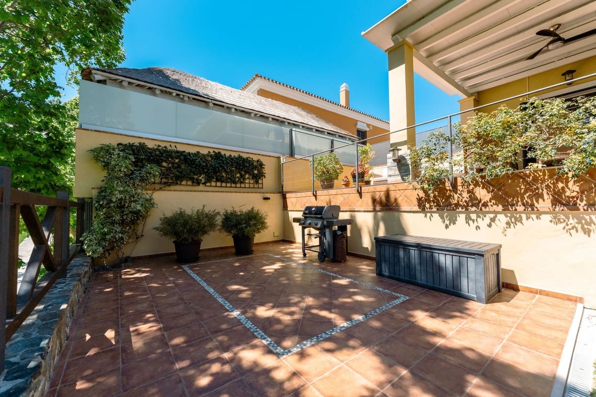 Chalet de 5 habitaciones en Guadalmina en venta con piscina garaje - 1.449.000 € (Ref: 9825832)