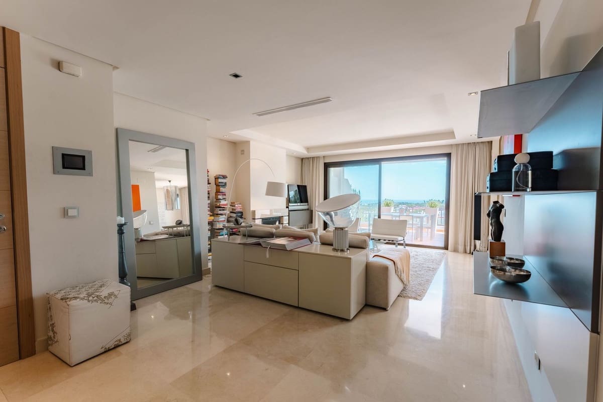 2 bedroom Apartment for sale in La Quinta with garage - € 875,000 (Ref: 9827703)