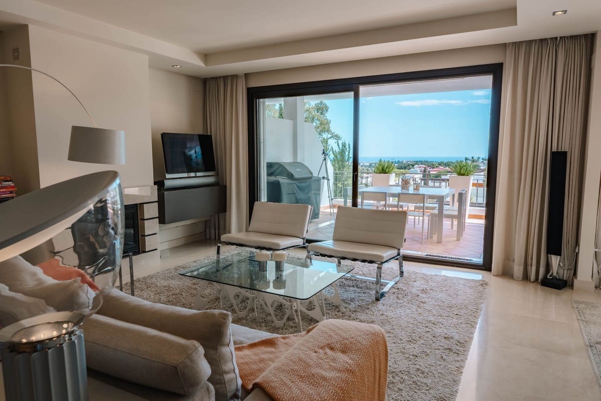 2 bedroom Apartment for sale in La Quinta with garage - € 875,000 (Ref: 9827703)