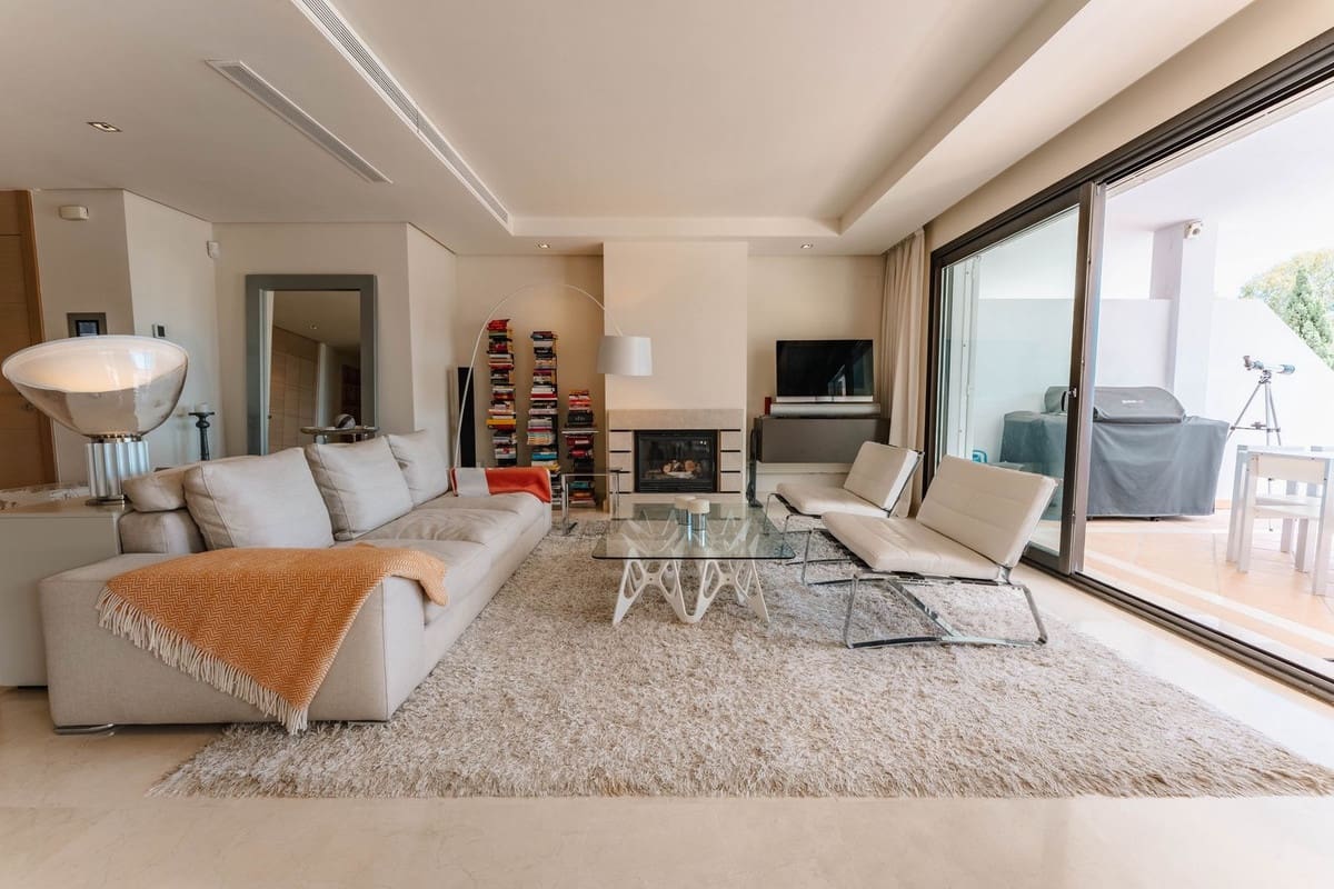 2 bedroom Apartment for sale in La Quinta with garage - € 875,000 (Ref: 9827703)
