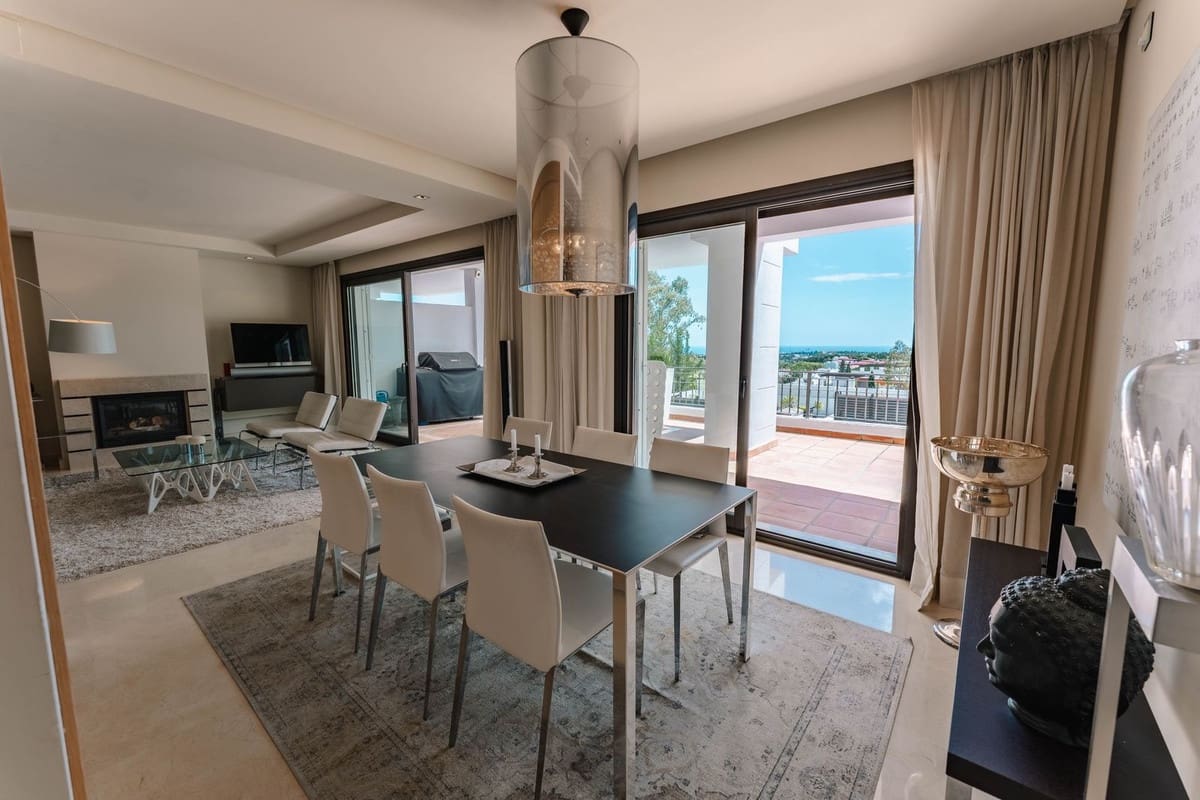 2 bedroom Apartment for sale in La Quinta with garage - € 875,000 (Ref: 9827703)