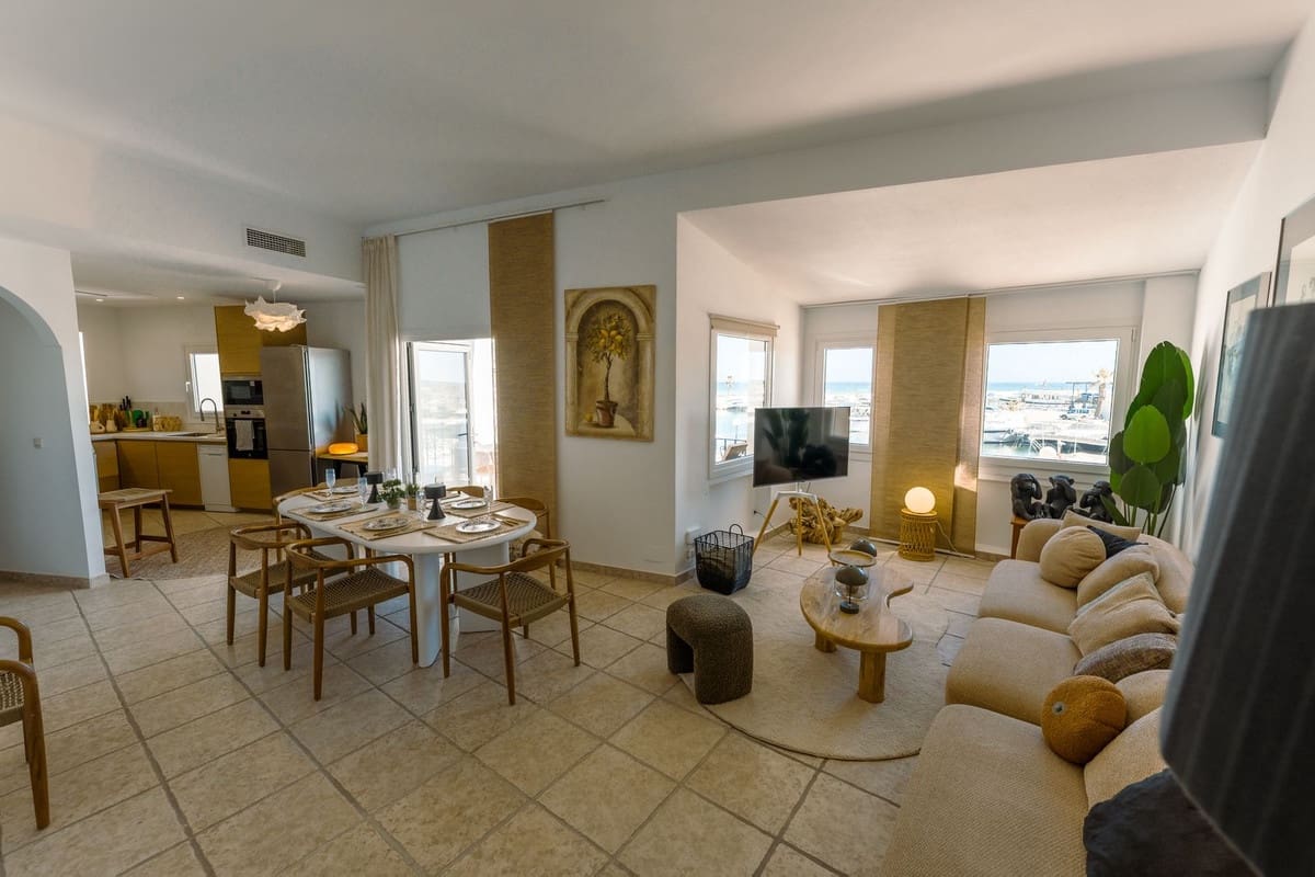 4 bedroom Townhouse for rent in Cabopino with pool garage - € 3,500 (Ref: 9867268)
