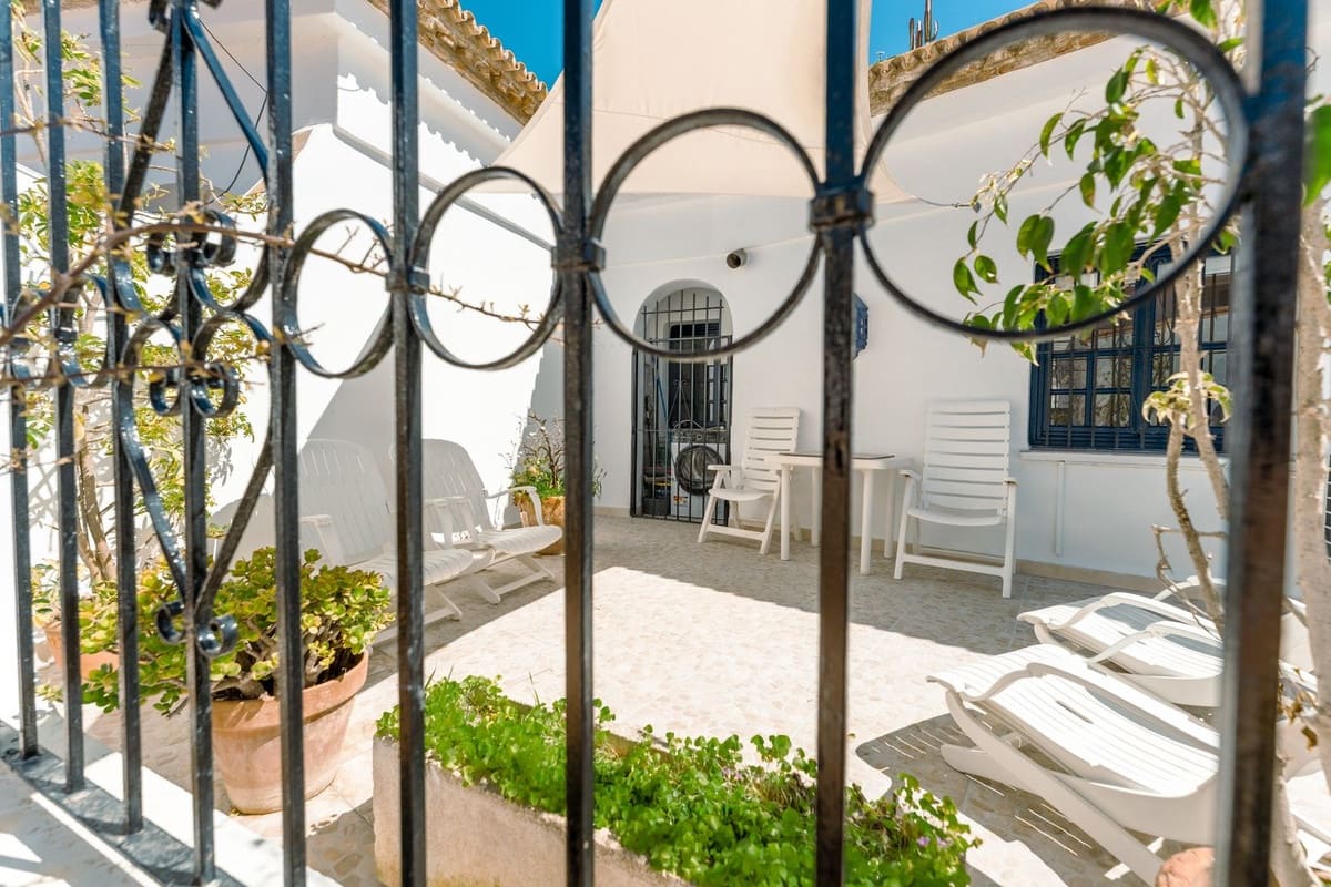 4 bedroom Townhouse for rent in Cabopino with pool garage - € 3,500 (Ref: 9867268)