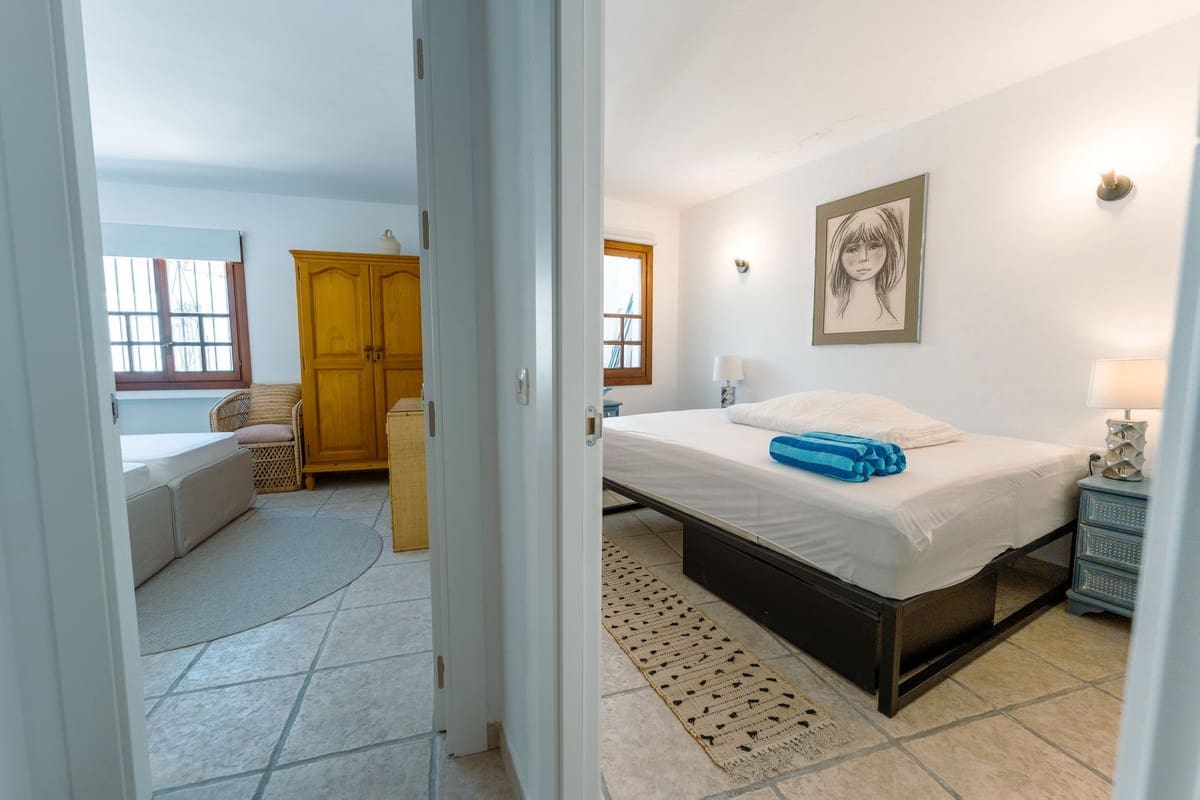 4 bedroom Townhouse for rent in Cabopino with pool garage - € 3,500 (Ref: 9867268)
