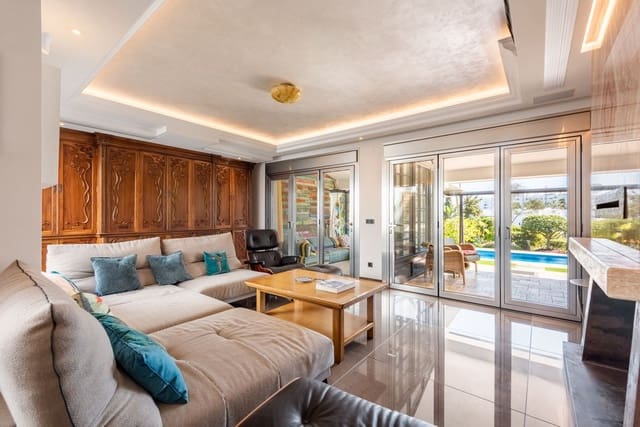4 soveværelse Villa til salg i San Pedro de Alcantara, Marbella med swimmingpool garage - € 5.850.000 (Ref: 9883865)