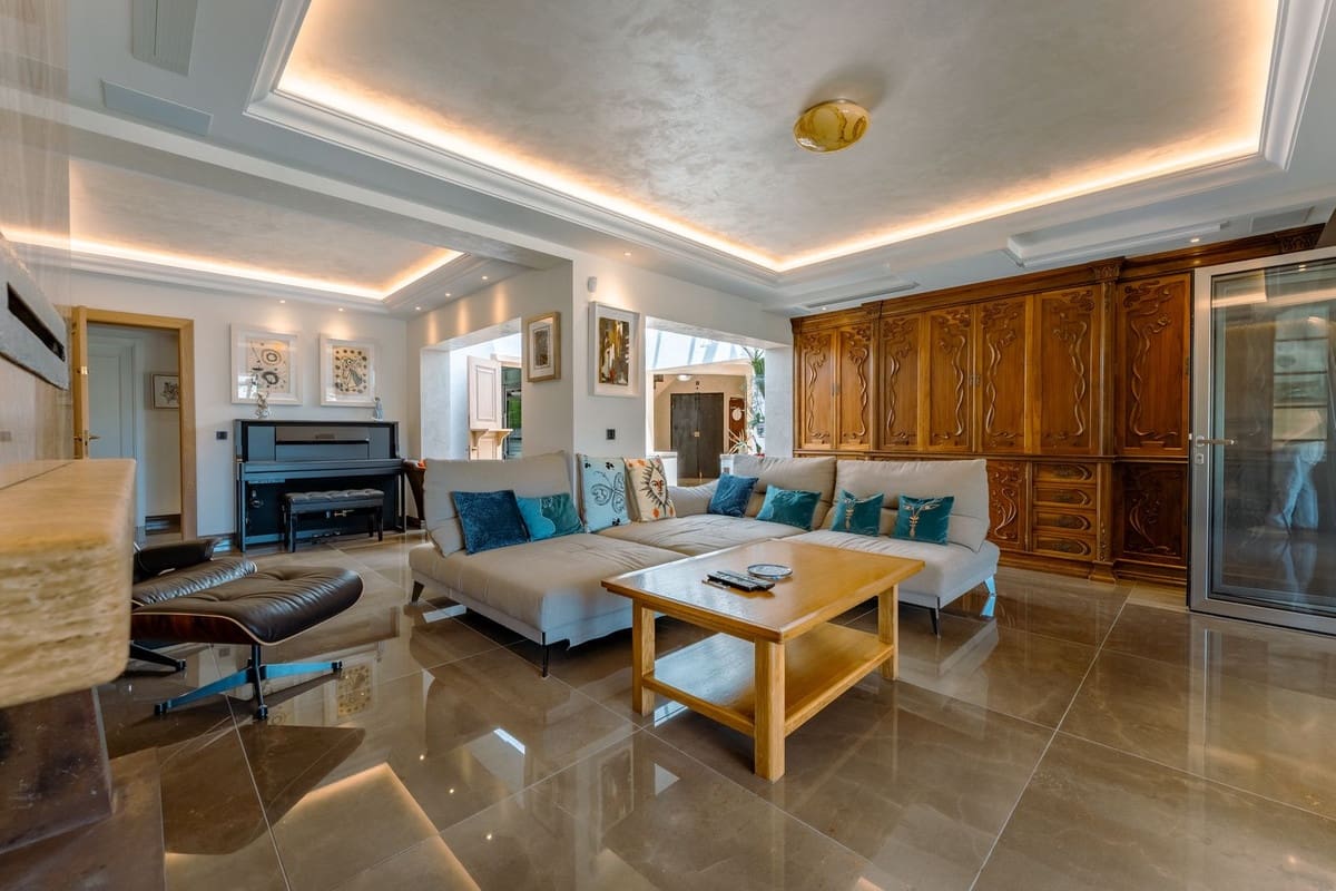 Chalet de 4 habitaciones en San Pedro de Alcantara en venta con piscina garaje - 5.850.000 € (Ref: 9883865)