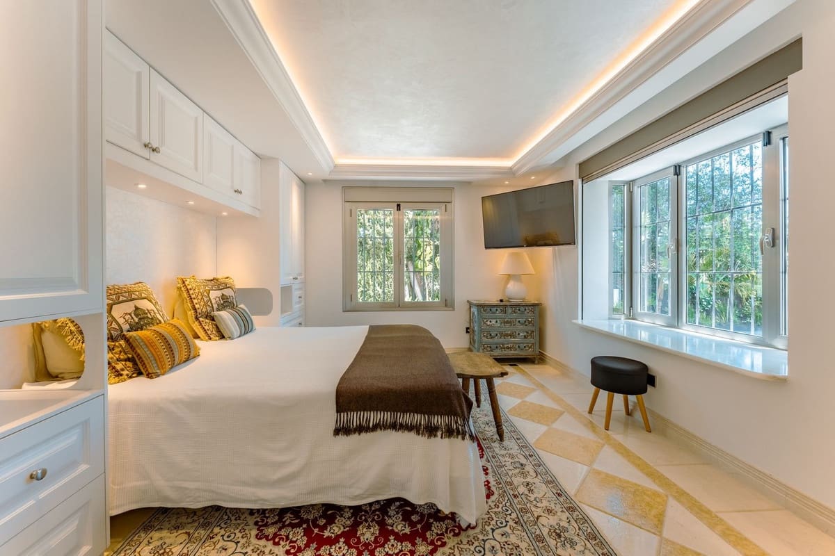 Chalet de 4 habitaciones en San Pedro de Alcantara en venta con piscina garaje - 5.850.000 € (Ref: 9883865)