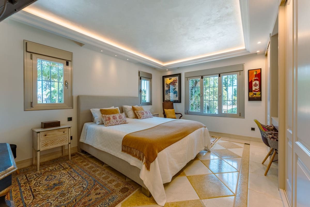 Chalet de 4 habitaciones en San Pedro de Alcantara en venta con piscina garaje - 5.850.000 € (Ref: 9883865)