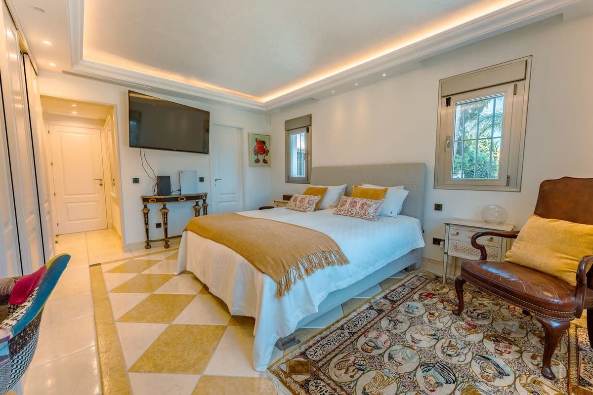 Chalet de 4 habitaciones en San Pedro de Alcantara en venta con piscina garaje - 5.850.000 € (Ref: 9883865)
