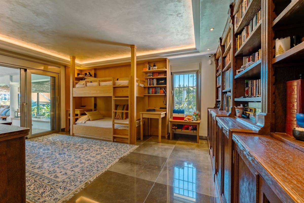 Chalet de 4 habitaciones en San Pedro de Alcantara en venta con piscina garaje - 5.850.000 € (Ref: 9883865)