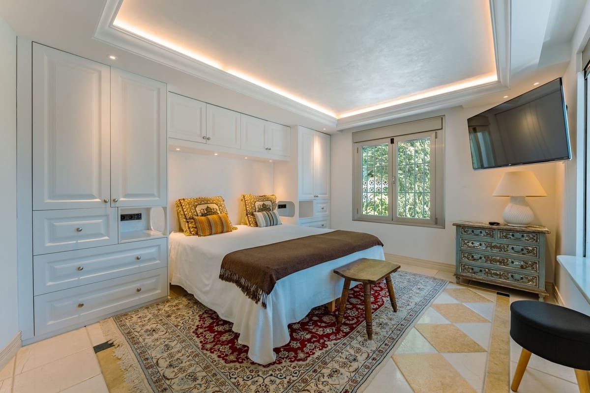 Chalet de 4 habitaciones en San Pedro de Alcantara en venta con piscina garaje - 5.850.000 € (Ref: 9883865)