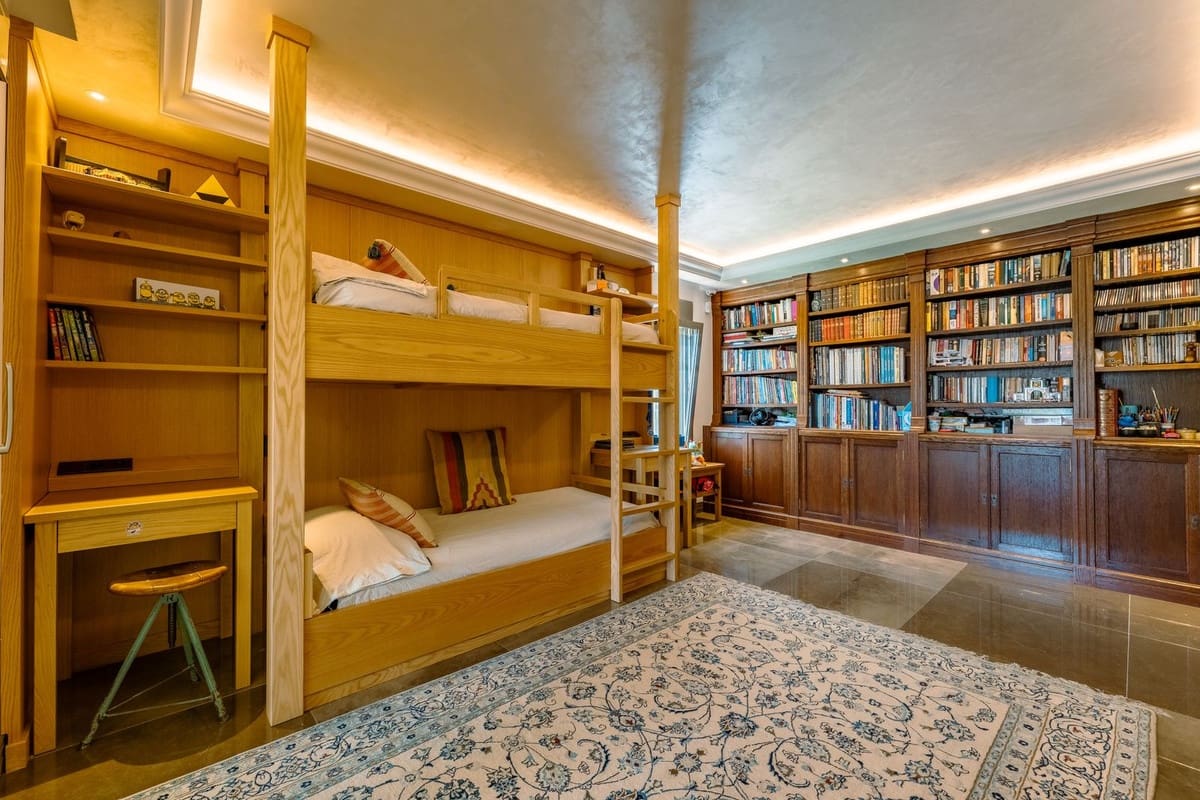 Chalet de 4 habitaciones en San Pedro de Alcantara en venta con piscina garaje - 5.850.000 € (Ref: 9883865)