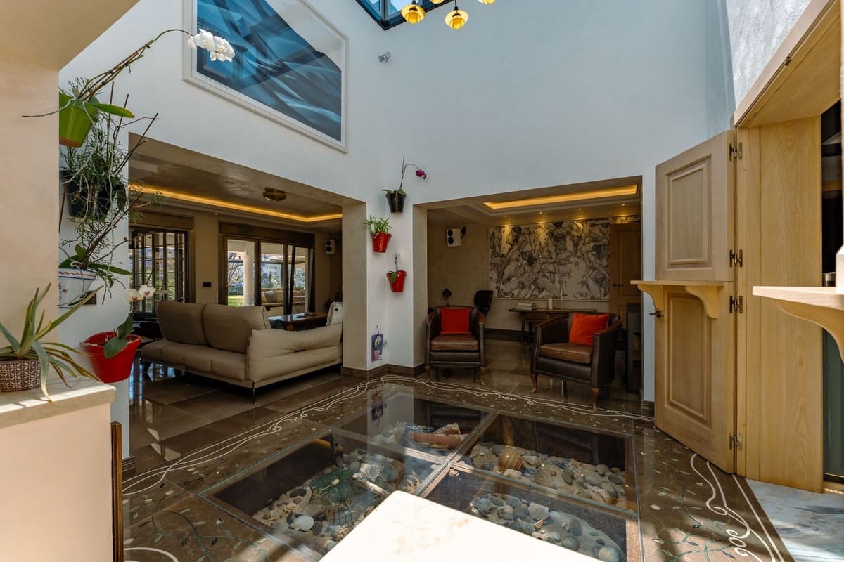 Chalet de 4 habitaciones en San Pedro de Alcantara en venta con piscina garaje - 5.850.000 € (Ref: 9883865)