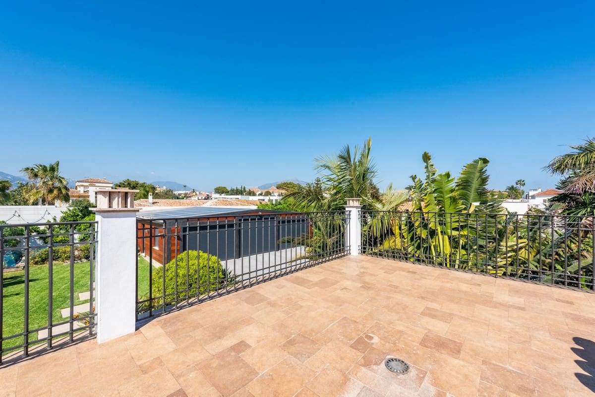 Chalet de 4 habitaciones en San Pedro de Alcantara en venta con piscina garaje - 5.850.000 € (Ref: 9883865)