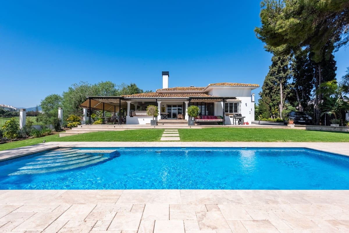 Chalet de 4 habitaciones en San Pedro de Alcantara en venta con piscina garaje - 5.850.000 € (Ref: 9883865)