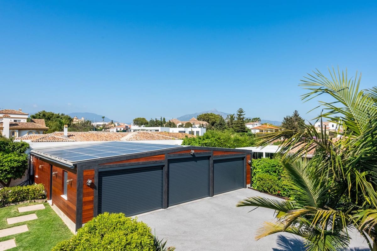 Chalet de 4 habitaciones en San Pedro de Alcantara en venta con piscina garaje - 5.850.000 € (Ref: 9883865)