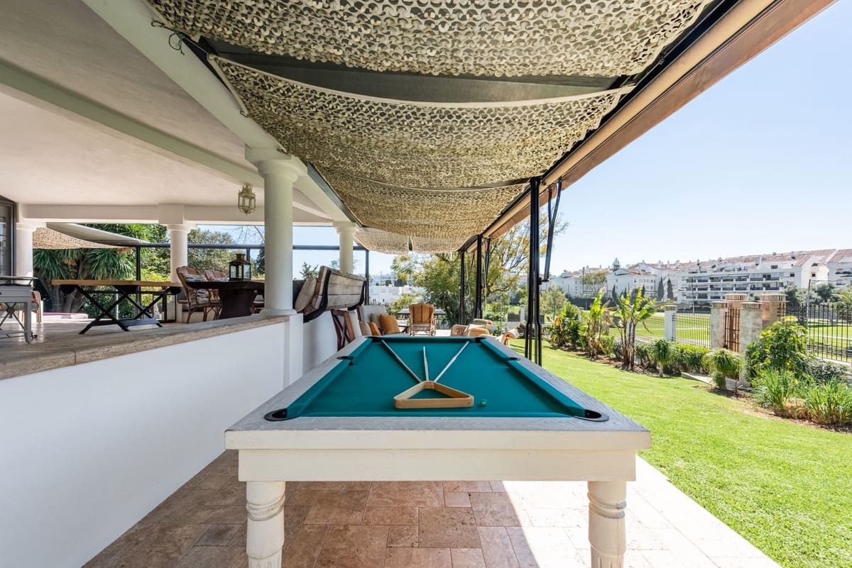 Chalet de 4 habitaciones en San Pedro de Alcantara en venta con piscina garaje - 5.850.000 € (Ref: 9883865)