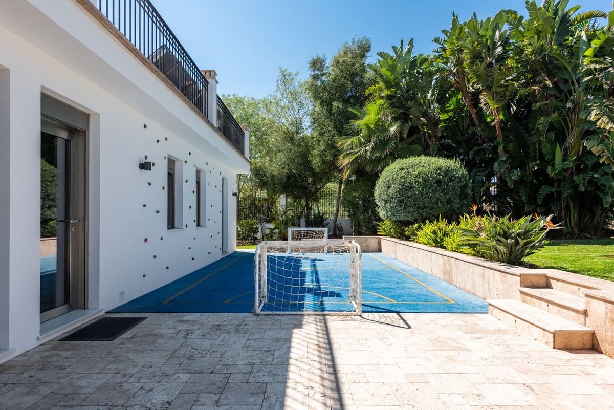 Chalet de 4 habitaciones en San Pedro de Alcantara en venta con piscina garaje - 5.850.000 € (Ref: 9883865)